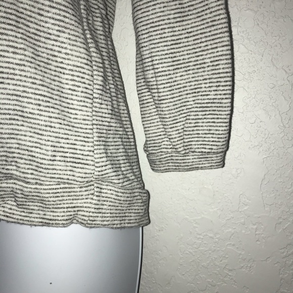 2/$20 Grey & Gray Crop Stripe Knit Womens Top XS Gray White - Picture 3 of 7